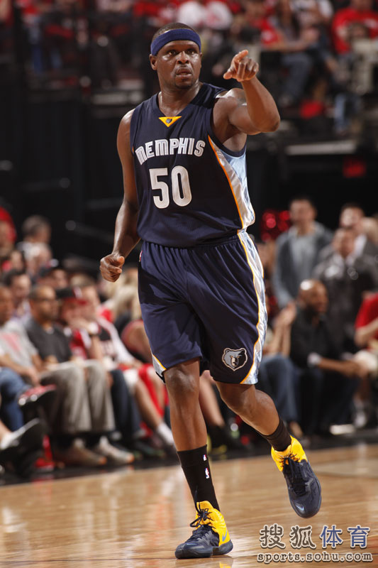 开拓者在主场力克雄狮，赢得胜利