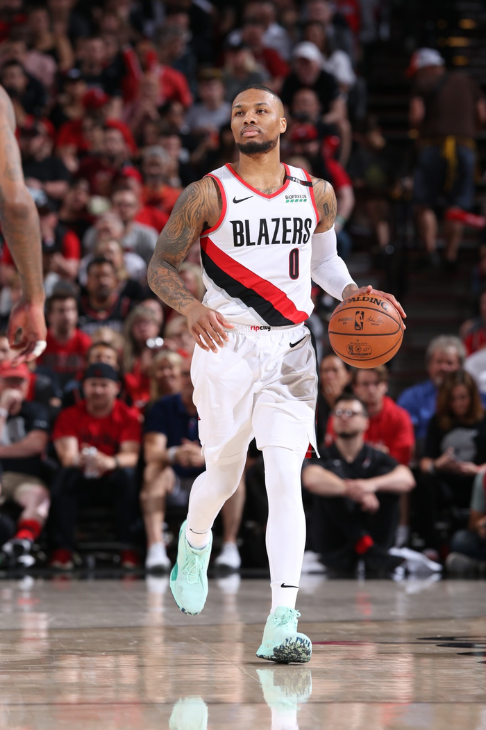 开拓者在主场力克雄狮，赢得胜利