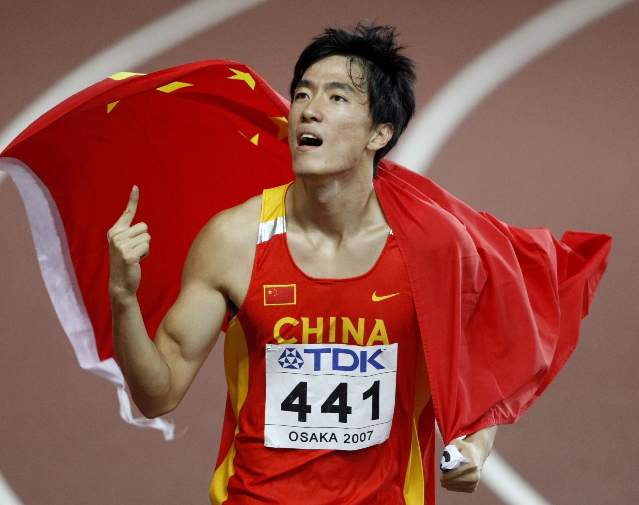 运动员用实力演绎中华体育精神