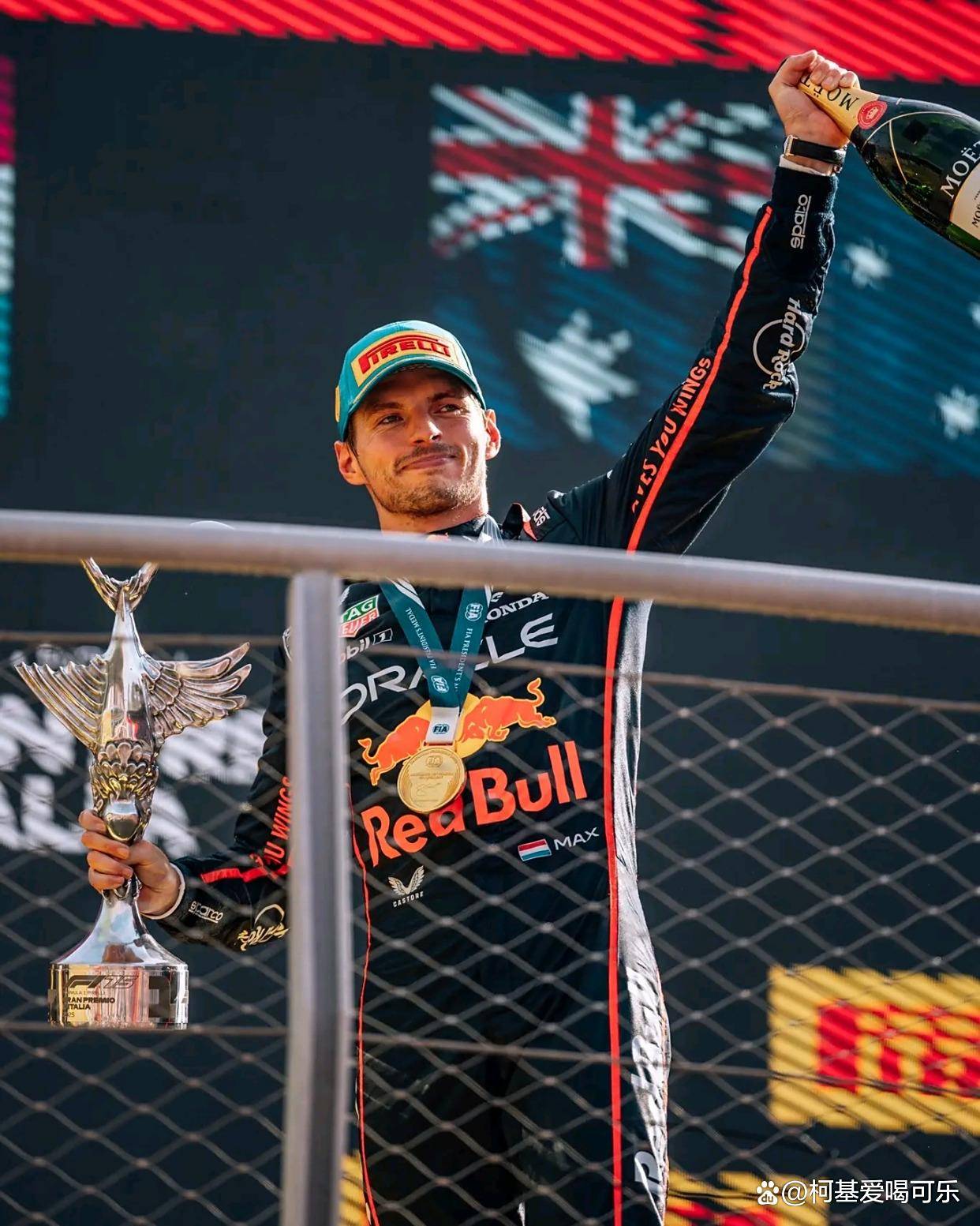 关于迈凯伦力克索伯车队，维斯塔潘统治全场的信息