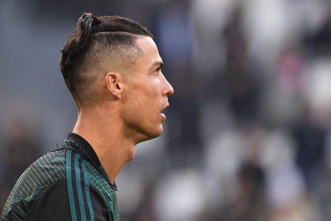 日本爆冷尤文，科曼完成帽子戏法的简单介绍