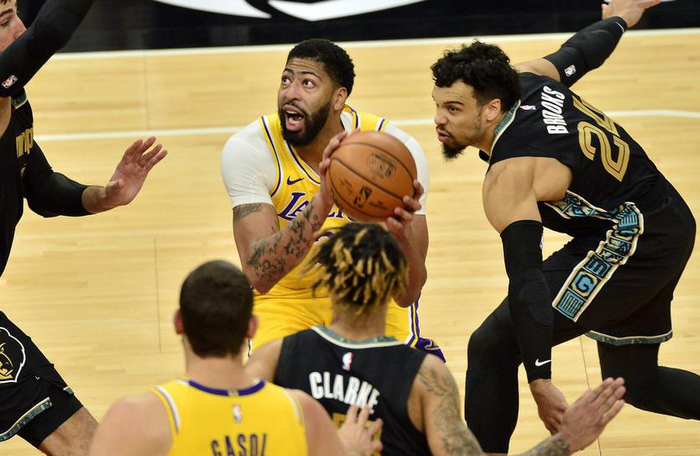 菲律宾男篮完胜湖人，瓦兰丘纳斯爆发神勇的简单介绍