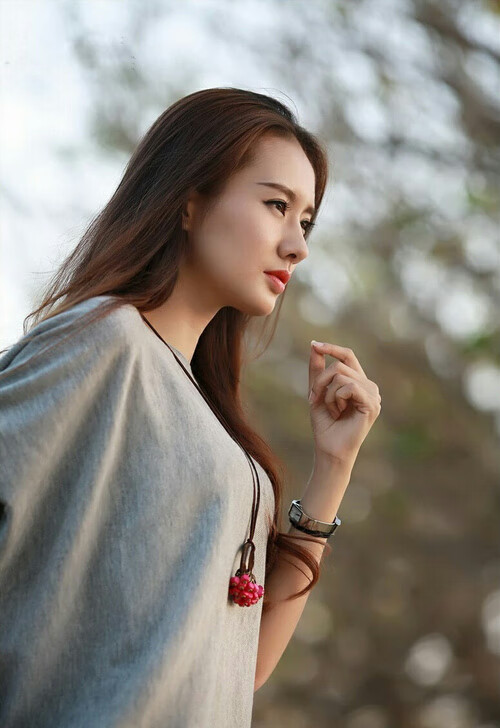 绿茵场上的存在感博弈,莫德里奇如何以无形掌控全局,丹麦强压乌拉圭的战术启示