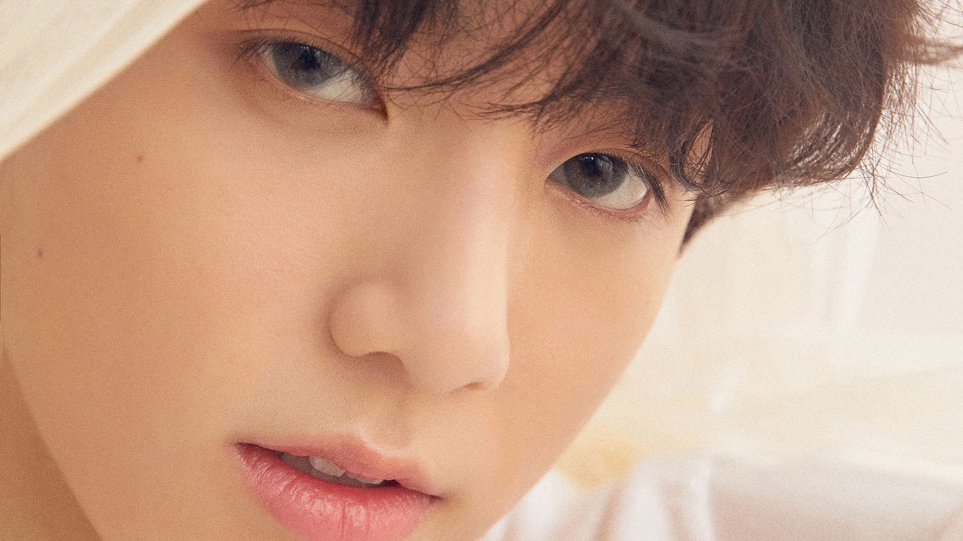 绿茵场上的存在感博弈,莫德里奇如何以无形掌控全局,丹麦强压乌拉圭的战术启示