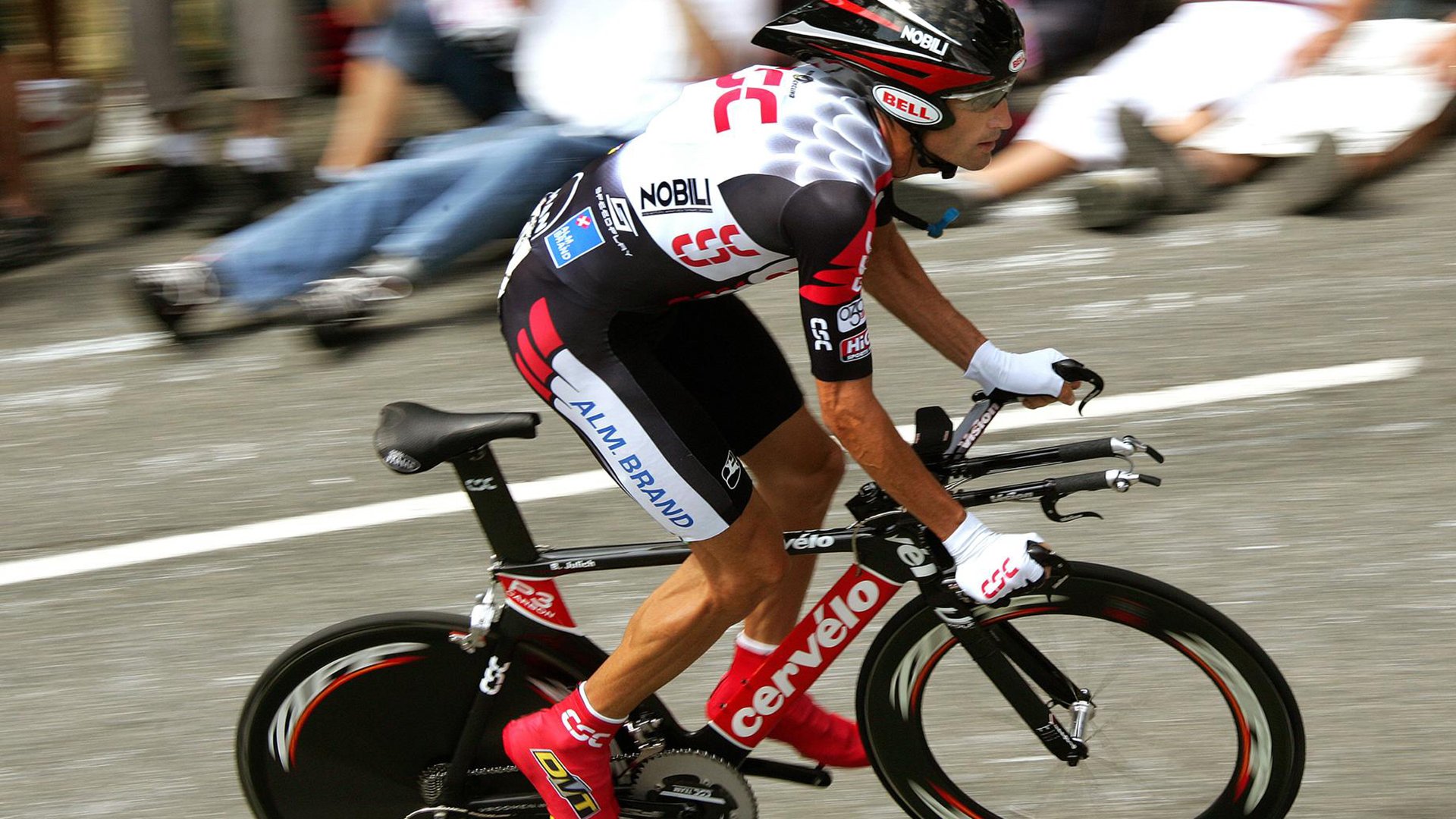 伊布天神下凡！年度焦点战马里爆冷乌克兰，不老传奇接管比赛