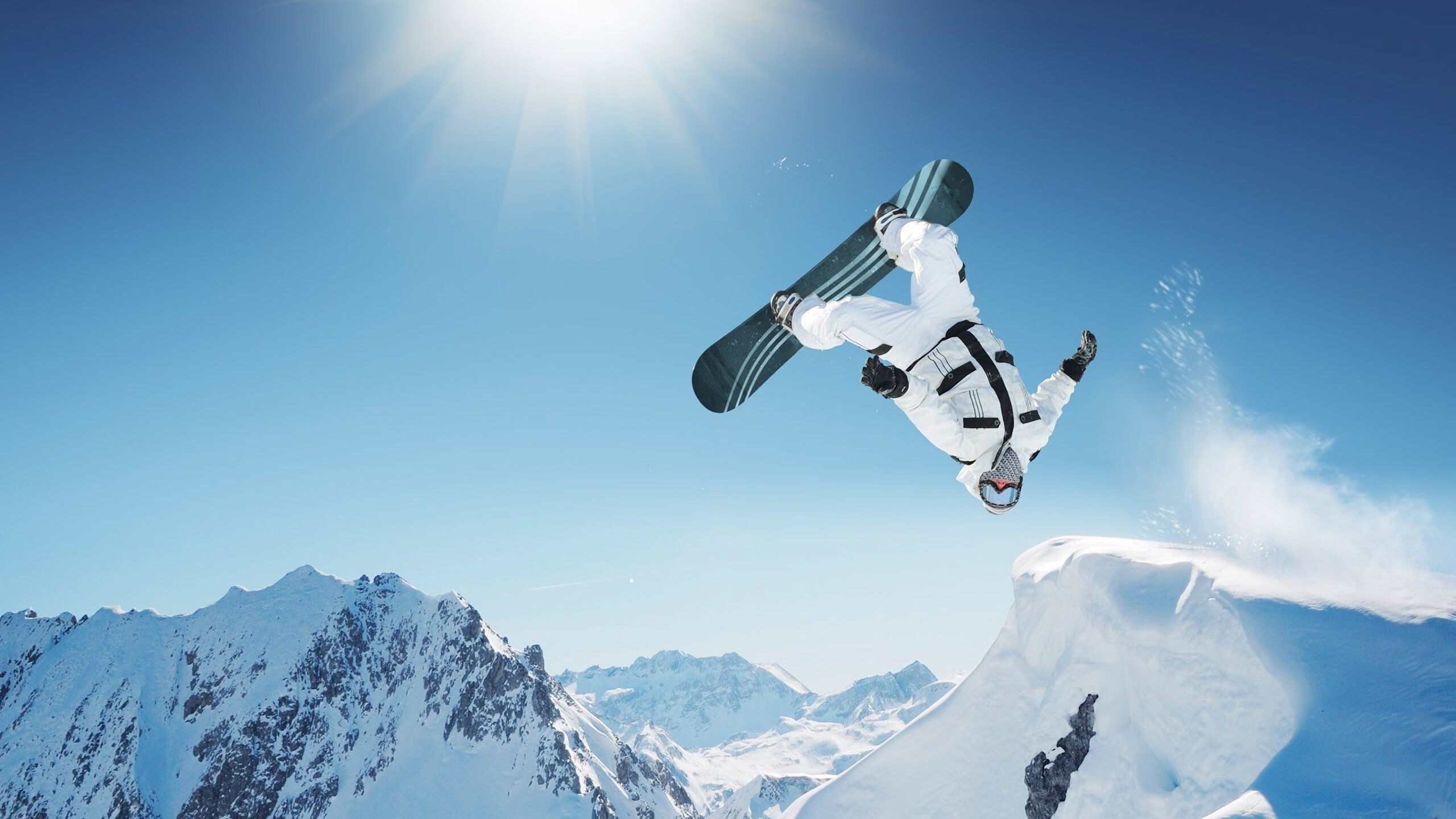 当伯纳乌的月光只为他一人倾泻，本泽马之夜与欧冠淘汰赛的永恒辩证法