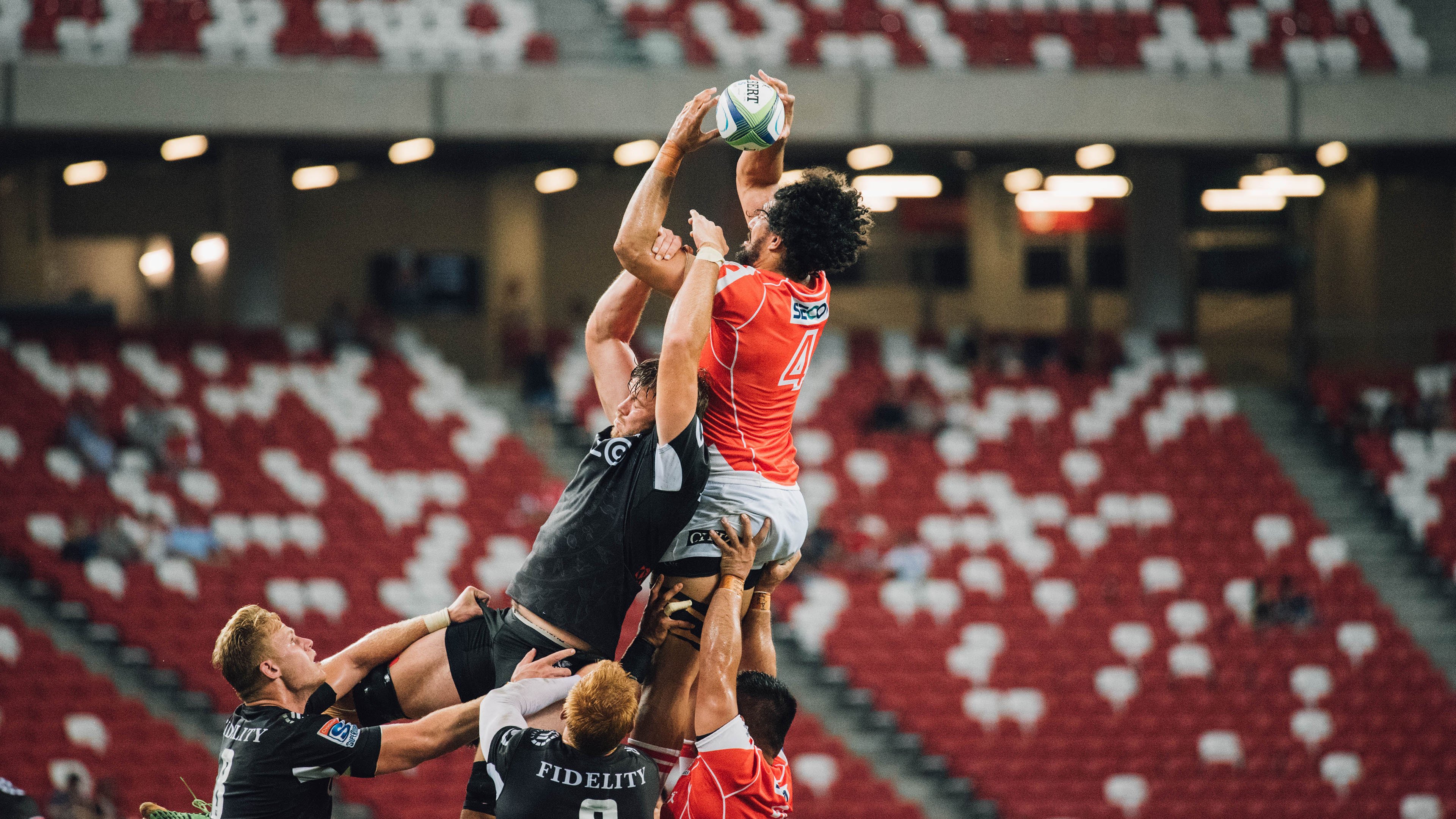 赛道上的新纪元，索伯鏖战迈凯伦，拉塞尔刷新纪录改写F1格局