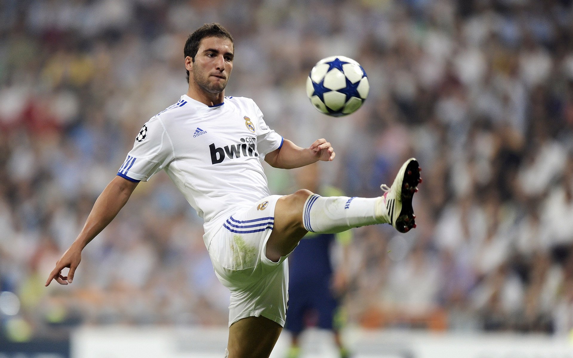 绝境中的逆袭，英格兰风暴席卷伯纳乌，佩德里魔法点亮欧冠之夜